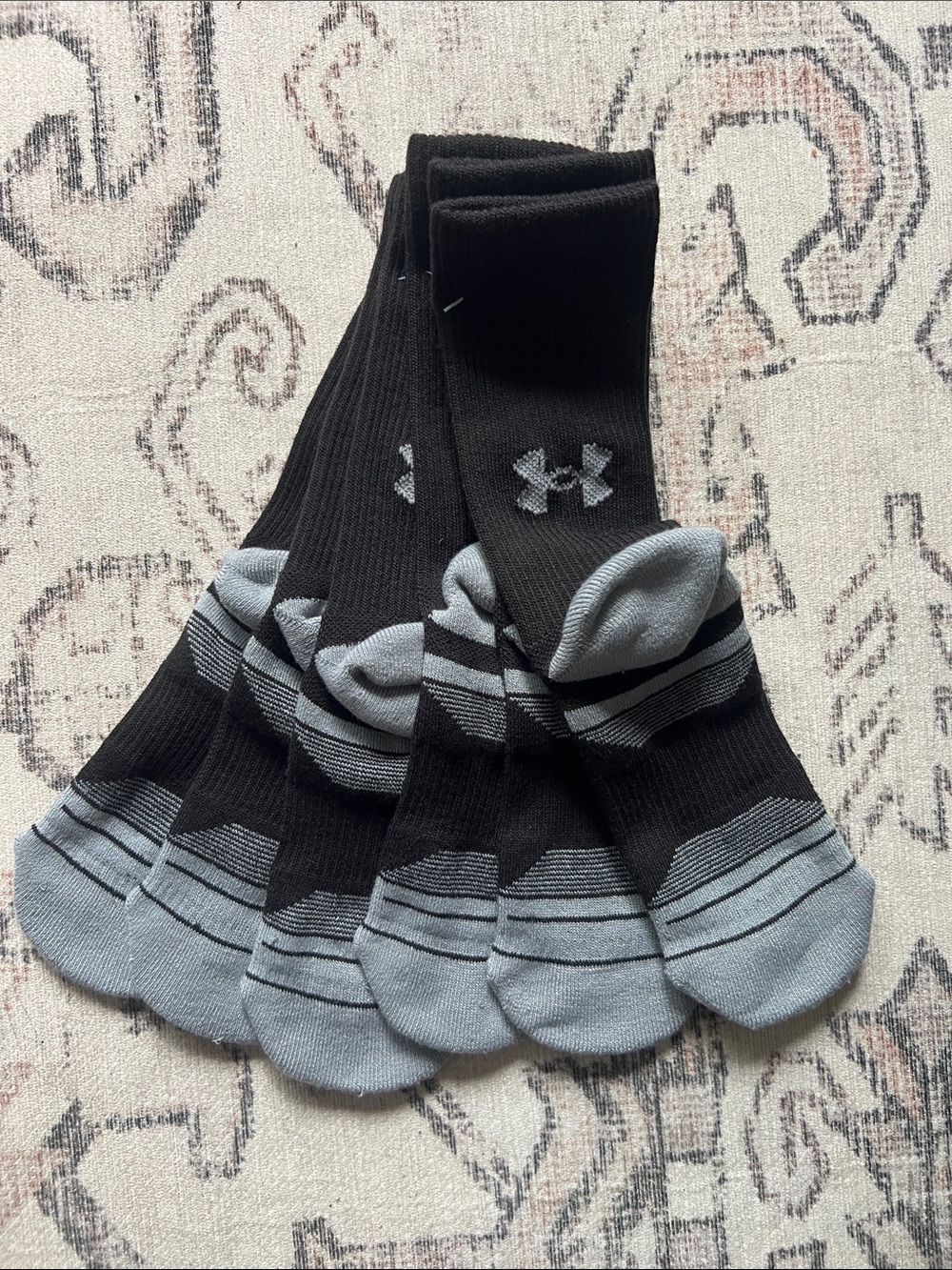 Under Armour Performance Tech youth Black & Gray Athletic Crew Socks - 6 Pack